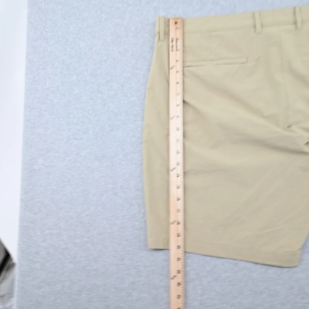 Tommy Bahama Chip Shot Shorts Mens 42x9 Khaki IslandZone Casual Relaxed